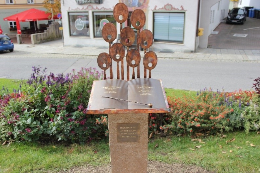 Denkmal für Ennoch zu Guttenberg in Neubeuern